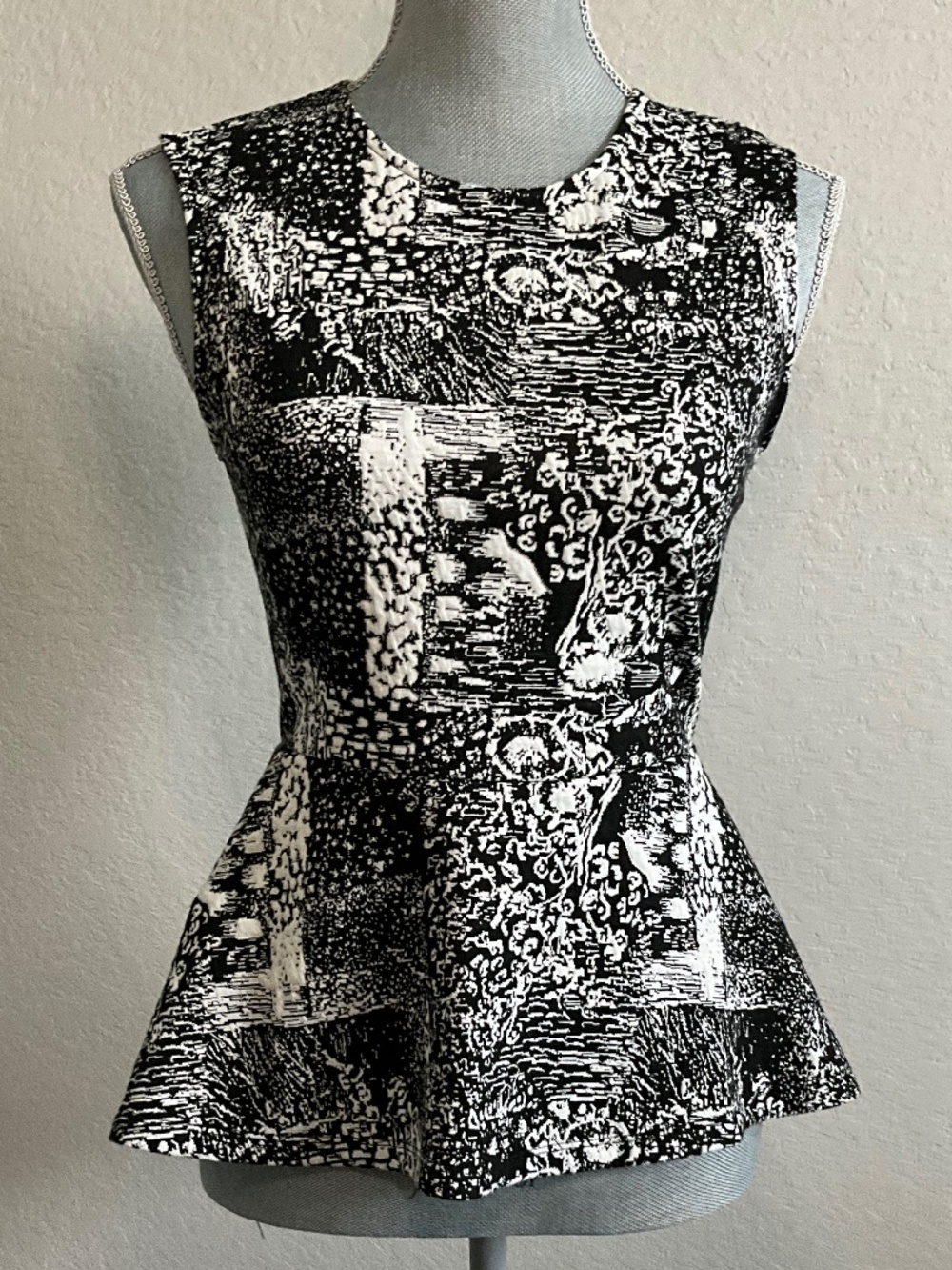 Philosophy Black Cream Abstract Peplum Top XS NWT Back Zipper Stretch
